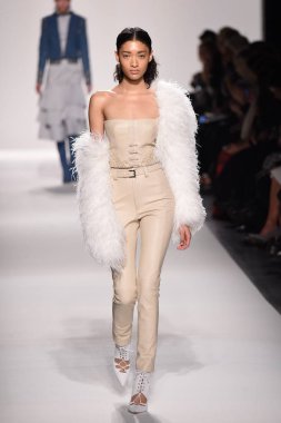  Jonathan Simkhai koleksiyonu