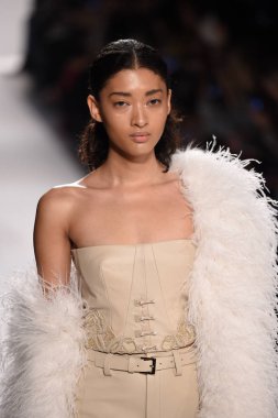  Jonathan Simkhai koleksiyonu