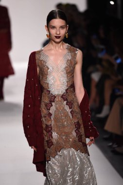  Jonathan Simkhai koleksiyonu