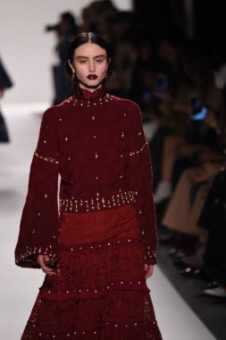  Jonathan Simkhai koleksiyonu