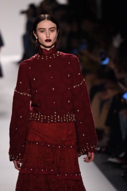  Jonathan Simkhai koleksiyonu