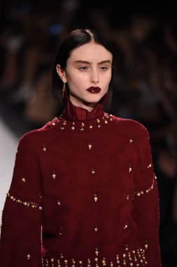  Jonathan Simkhai koleksiyonu