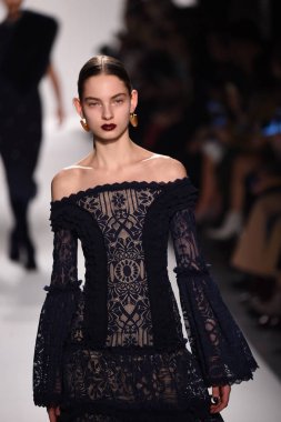  Jonathan Simkhai koleksiyonu