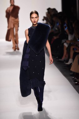  Jonathan Simkhai koleksiyonu