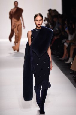  Jonathan Simkhai koleksiyonu