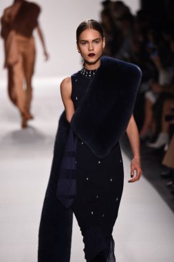  Jonathan Simkhai koleksiyonu