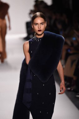  Jonathan Simkhai koleksiyonu