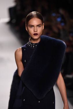  Jonathan Simkhai koleksiyonu