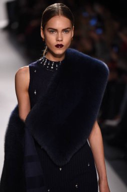  Jonathan Simkhai koleksiyonu