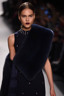  Jonathan Simkhai koleksiyonu