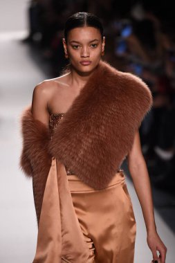  Jonathan Simkhai koleksiyonu