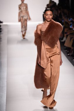  Jonathan Simkhai koleksiyonu