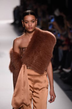  Jonathan Simkhai koleksiyonu