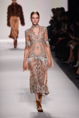  Jonathan Simkhai koleksiyonu