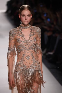  Jonathan Simkhai koleksiyonu