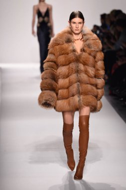  Jonathan Simkhai koleksiyonu