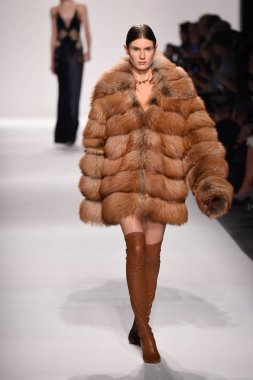  Jonathan Simkhai koleksiyonu