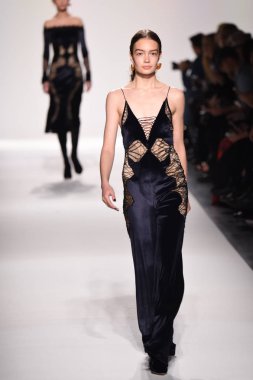  Jonathan Simkhai koleksiyonu