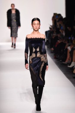  Jonathan Simkhai koleksiyonu