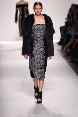  Jonathan Simkhai koleksiyonu