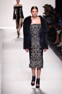  Jonathan Simkhai koleksiyonu