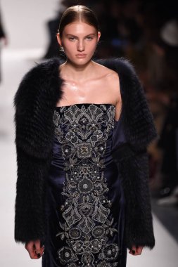  Jonathan Simkhai koleksiyonu