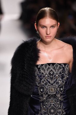  Jonathan Simkhai koleksiyonu