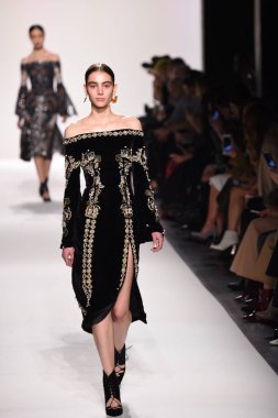  Jonathan Simkhai koleksiyonu