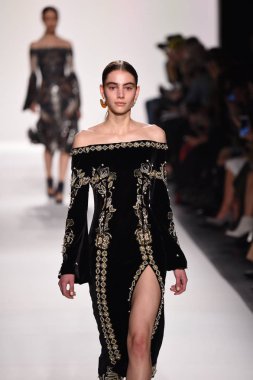  Jonathan Simkhai koleksiyonu