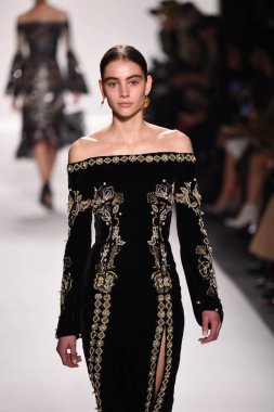  Jonathan Simkhai koleksiyonu