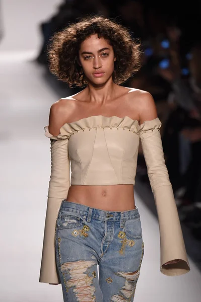  Jonathan Simkhai koleksiyonu