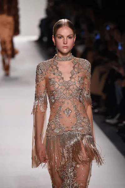  Jonathan Simkhai koleksiyonu