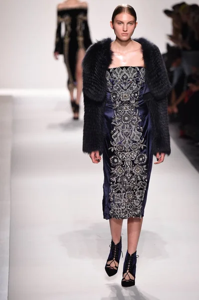  Jonathan Simkhai koleksiyonu