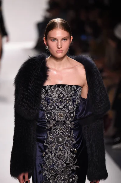  Jonathan Simkhai koleksiyonu