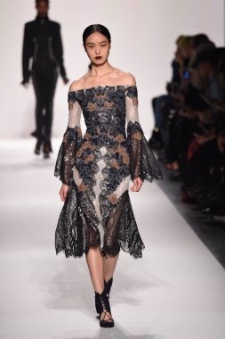  Jonathan Simkhai koleksiyonu