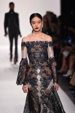  Jonathan Simkhai koleksiyonu