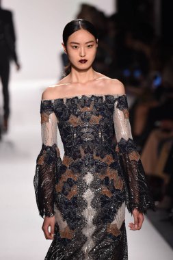  Jonathan Simkhai koleksiyonu