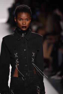  Jonathan Simkhai koleksiyonu