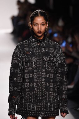  Jonathan Simkhai koleksiyonu