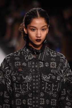  Jonathan Simkhai koleksiyonu