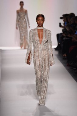  Jonathan Simkhai koleksiyonu