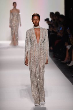  Jonathan Simkhai koleksiyonu