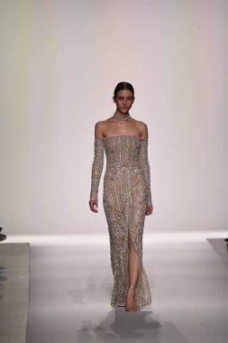  Jonathan Simkhai koleksiyonu