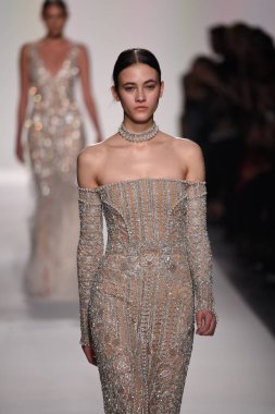  Jonathan Simkhai koleksiyonu