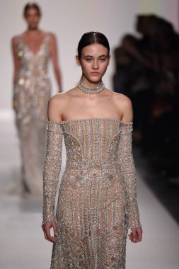  Jonathan Simkhai koleksiyonu