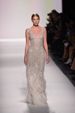  Jonathan Simkhai koleksiyonu