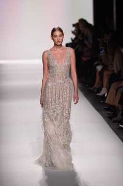  Jonathan Simkhai koleksiyonu