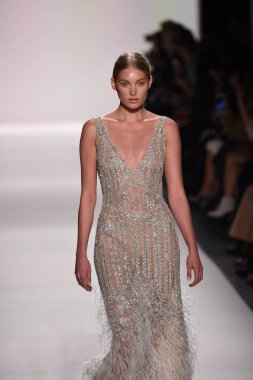  Jonathan Simkhai koleksiyonu