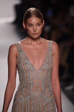  Jonathan Simkhai koleksiyonu