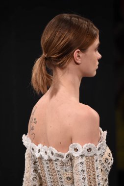  Jonathan Simkhai koleksiyonu 